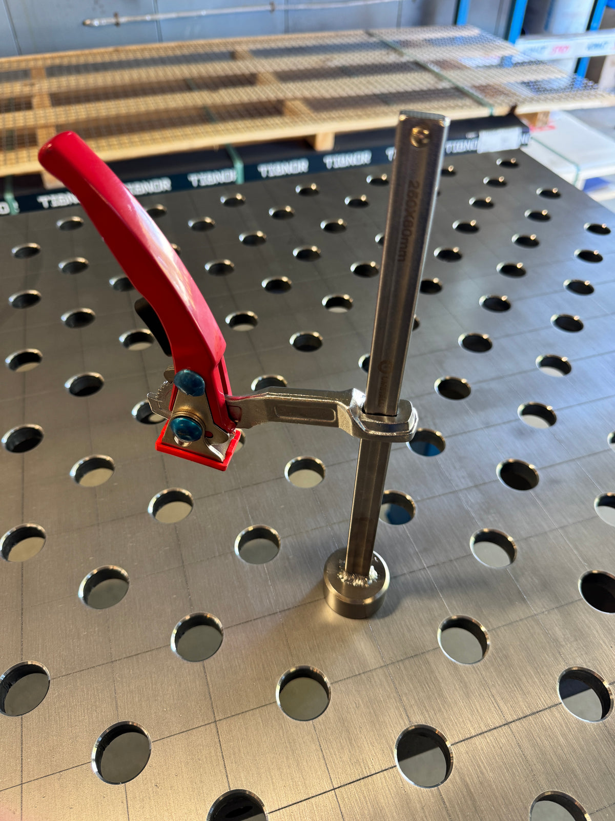 Fastening Clamp with a Lever 80x250 Ø28